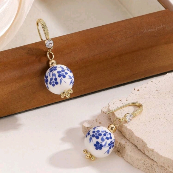 New Elegant Porcelain Blue Floral Gold Earrings - Picture 3 of 7
